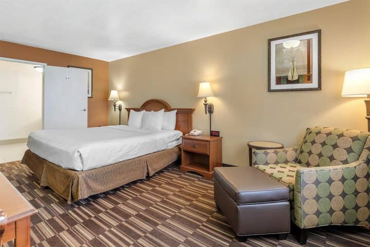 Room 9 of 32