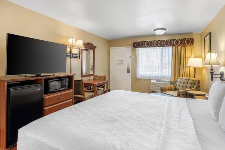 Room 12 of 32