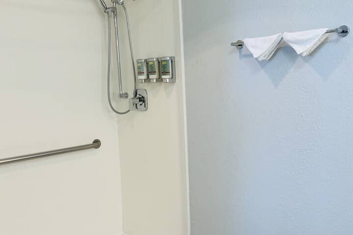 Room 4 of 32