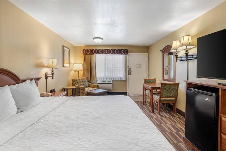 Room 8 of 32