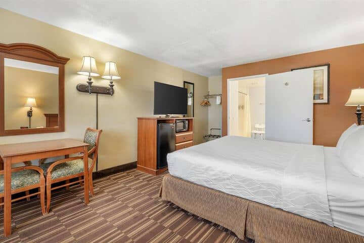 Room 7 of 32
