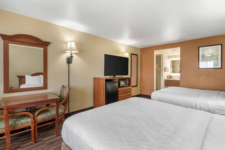 Room 14 of 32