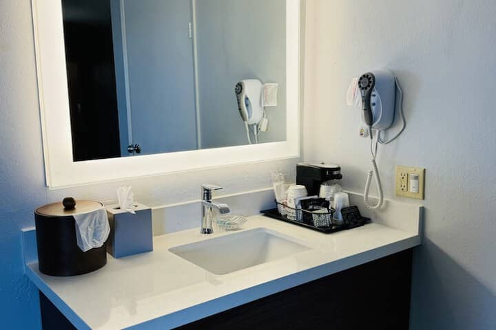 Room 6 of 32