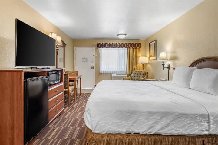 Room 11 of 32
